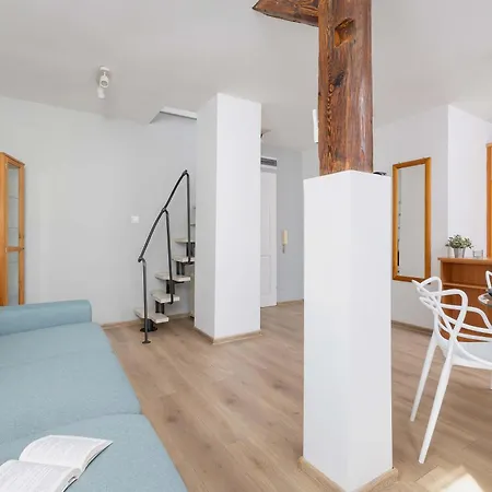 Klimatyzowany Z Dwiema Sypialniami W Centrum Krakowa Blisko Rynku I Parku By Renters קרקוב